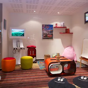 4* מלון Novotel