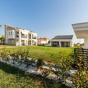 https://bianco-mare-studios-apartments.hotelschalkidiki.net